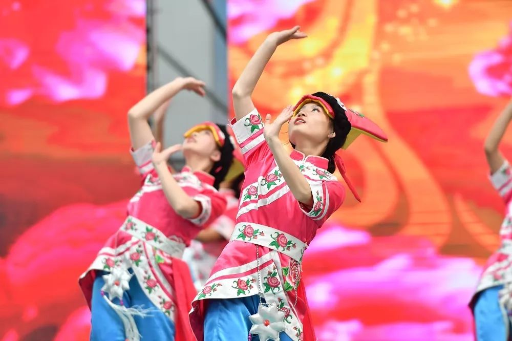 排舞舞动中国曲谱_中国舞图片(2)