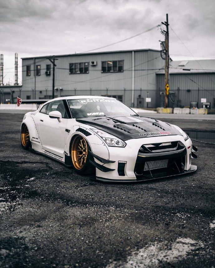 liberty walk gtr