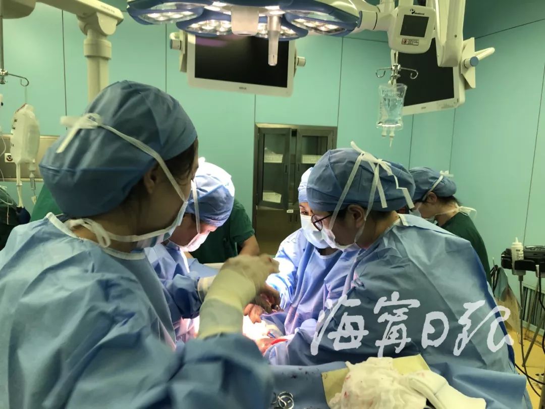                     宝宝奄奄一息，父亲放弃救治前说了一句话…众人瞬间泪崩！