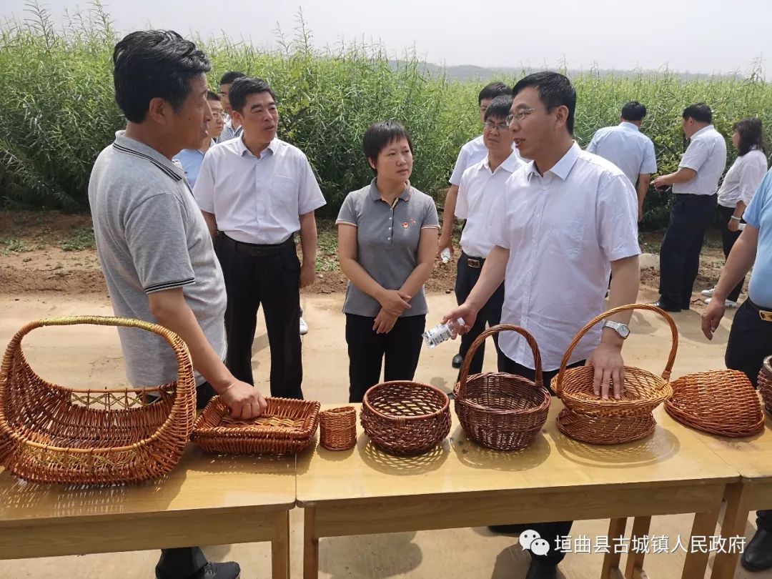 临汾市蒲县政协主席张鹏一行到古城镇进行调研