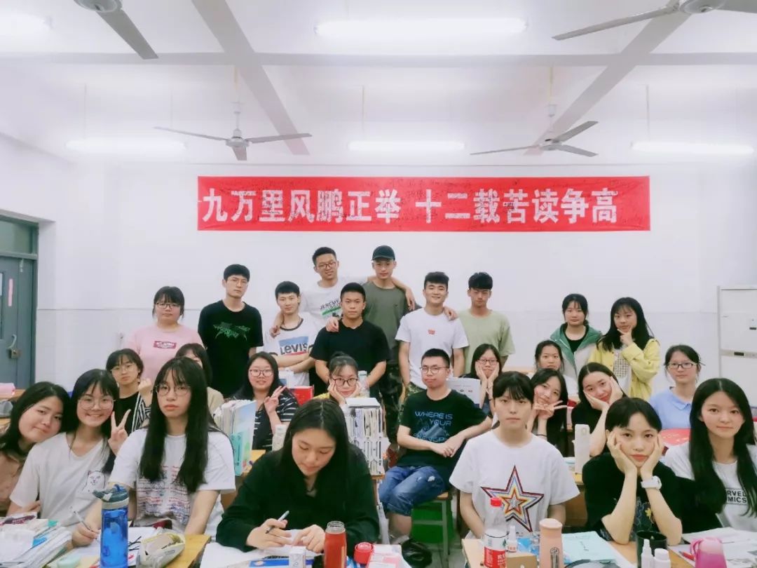 毕业快乐|重庆十八中两江实验中学的同学们来取照片了