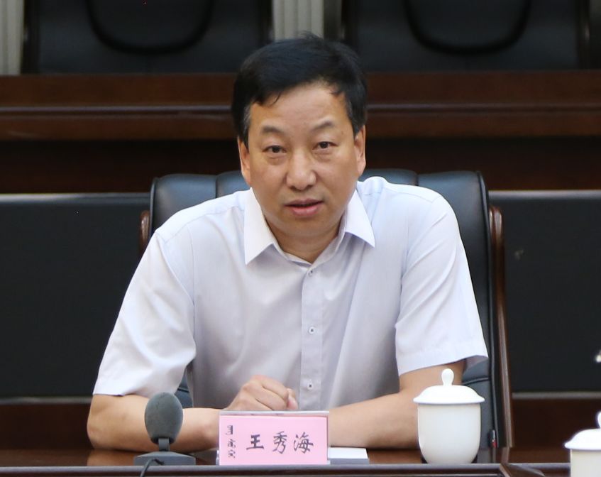 任锡林郭勒经济技术开发区党工委书记;王秀海同志任锡林浩特市委委员