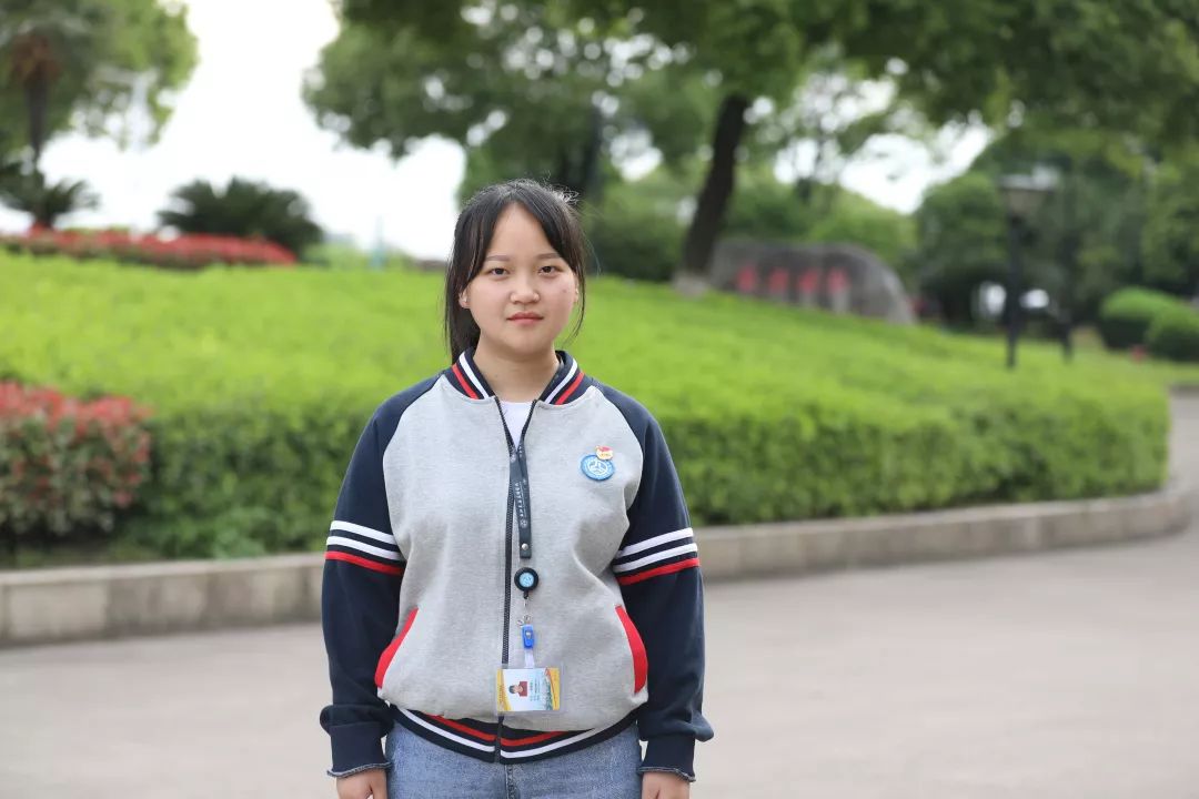 高级理赔1501班汽车服务系的杨嘉琦是高级理赔1501班的学生,入学以来
