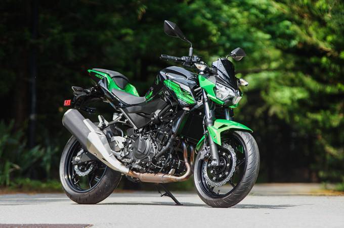 运动街车2019款川崎z400实车欣赏