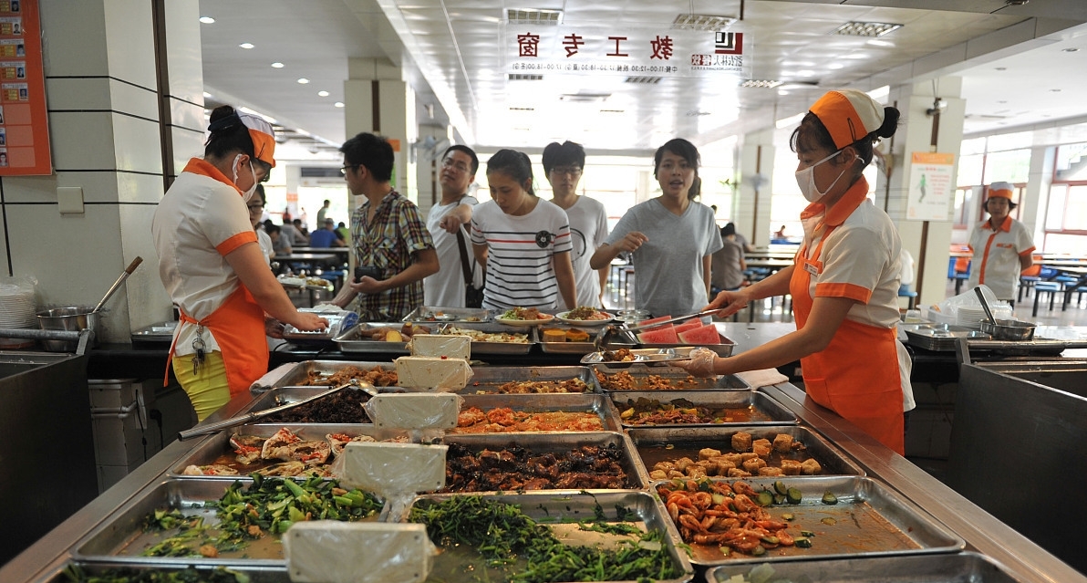 为啥富士康员工宁愿在食堂排队吃饭也不出去吃老员工说出实情