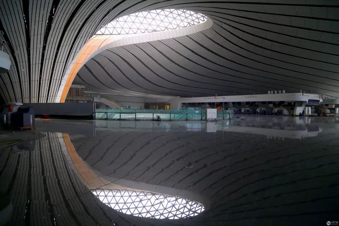 《北京大兴新机场》    