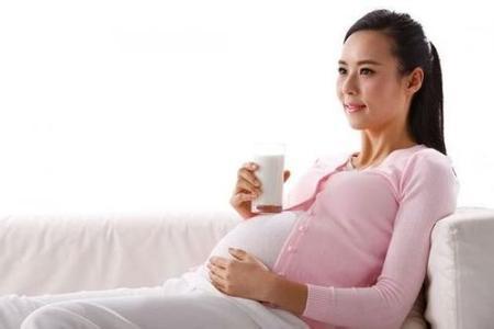 羊水三度污染,早产儿全身灰白,医生:和冰箱里的