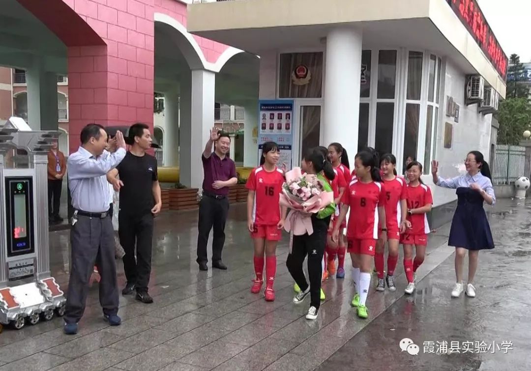 在全国校园足球官方的报道视频中,来自于霞浦县实验小学的阳光女孩