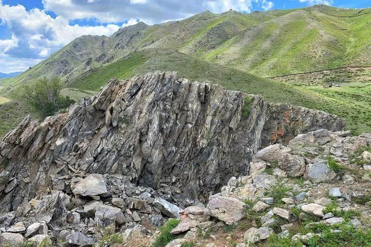 山崩地裂卡拉先格尔地震断裂带