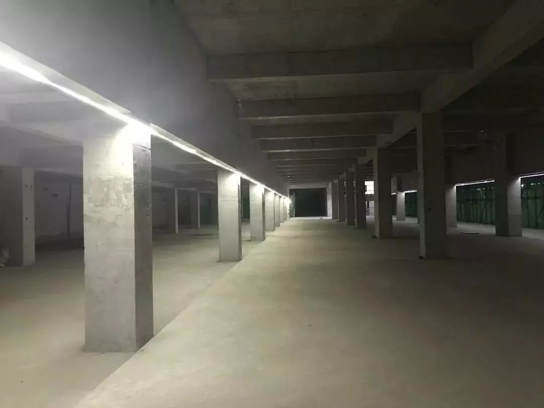 no.10 地下室灯带照明