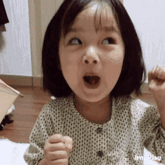 但因为妈妈咬得太大口生气了↓↓ 在表情包界,男有宋民国,女有权律二