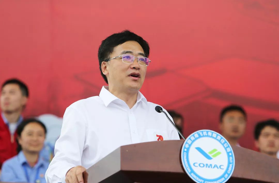 龙舟竞渡迎端午