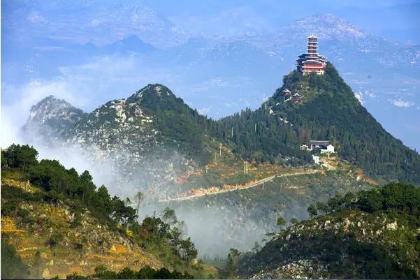 贵州好玩旅行地:盘州市丹霞山,猴耳天坑,云舍村,加鸠梯田