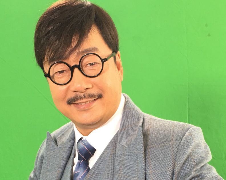 2015年,与谷智鑫,何冰,杨立新联袂主演民国年代剧《乞丐大掌柜,饰演