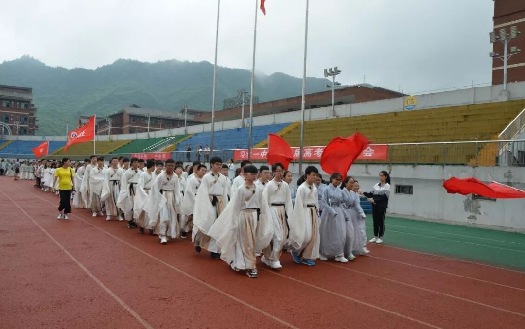 金 榜 题 名来源:习水县第一中学返回搜狐,查看更多