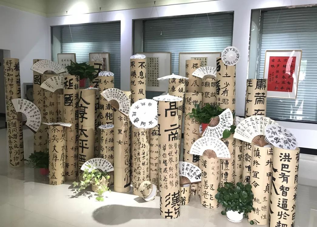 还获得浦江县美丽学生大舞台泥塑作品二等奖,浦江县艺术节立体造型