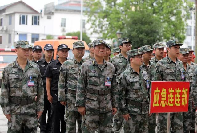 【关注】柳州军分区司令员来到融安,对县民兵应急连进行点验