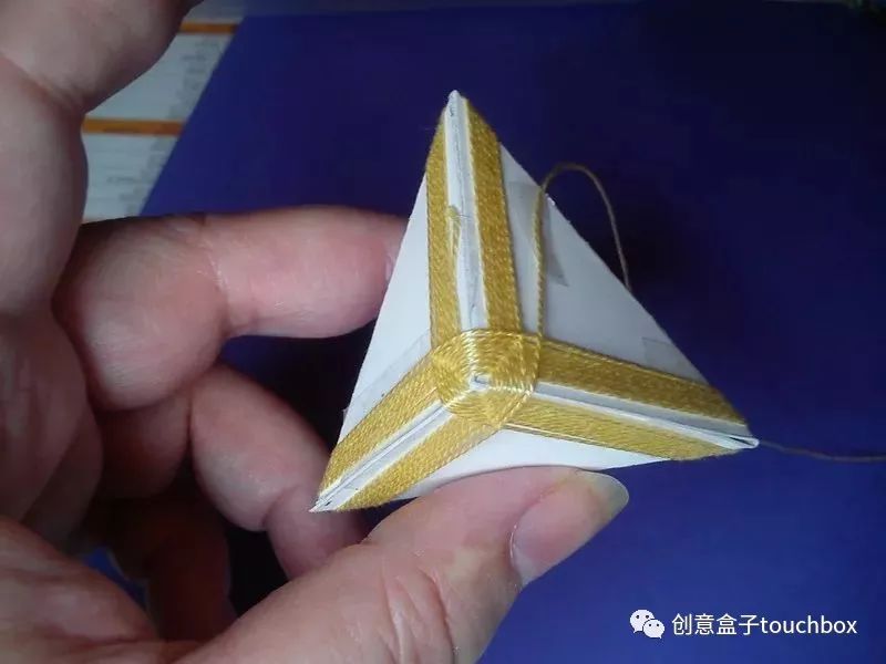 4. 折纸粽子 对于喜欢折纸的达人们在端午节这么好的机会当然不会放过秀一