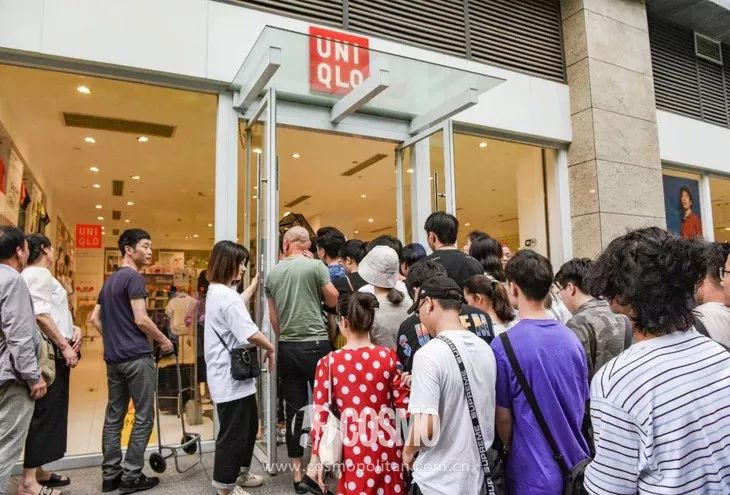 OMG | 疯抢优衣库的联名款,还抢出了优越感? www.v118.com OMG | 疯抢优衣库的联名款,还抢出了优越感? v118.com