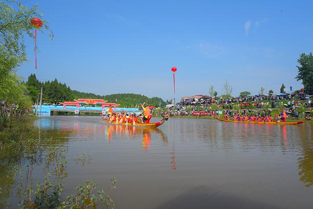 6月7日,四川省南充市顺庆区第三届"双桥·龙舟节"在顺庆区双桥镇黄楝