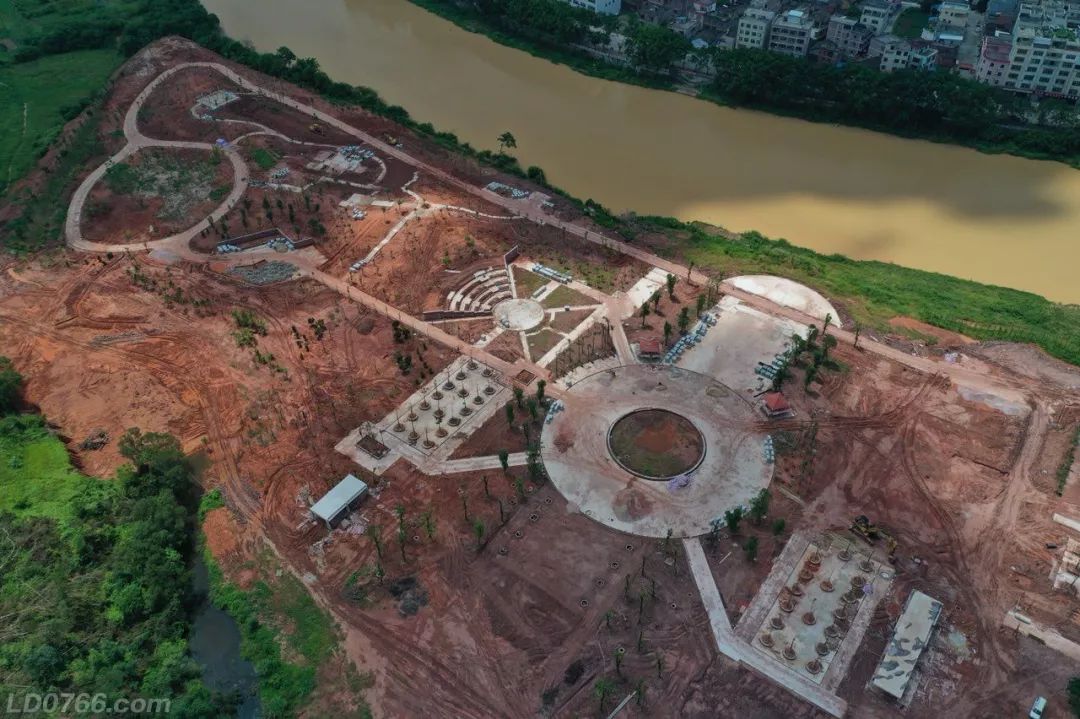 航拍建设中的罗定江滨公园,美爆了!_休闲