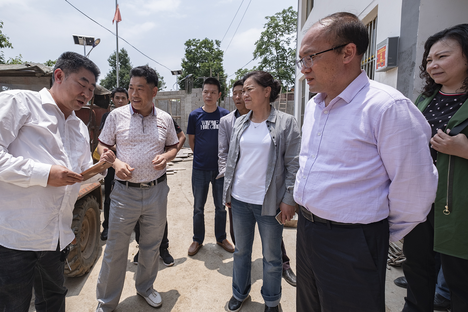 市卫生健康局组织民营医院党建负责人到威宁县龙场镇进行党建扶贫调研