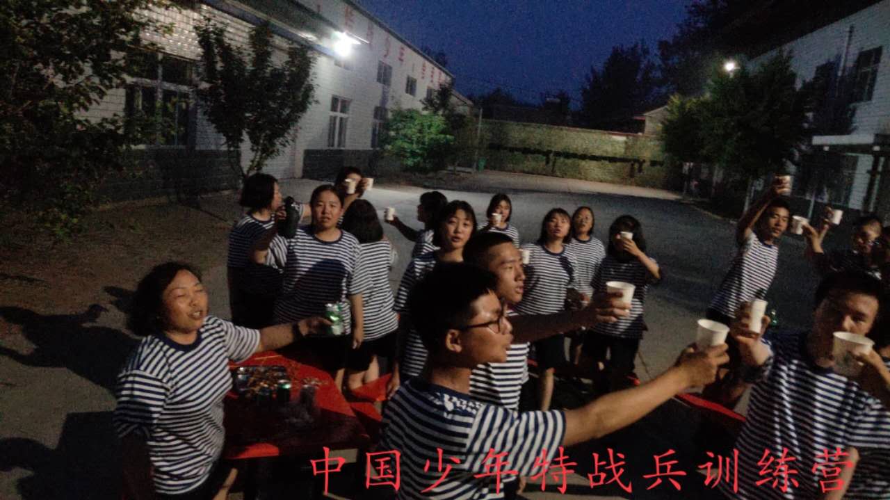青春期、叛逆期:家长的十大误区,千万别再犯!(组图) 青春期、叛逆期:家长的十大误区,千万别再犯!(组图)