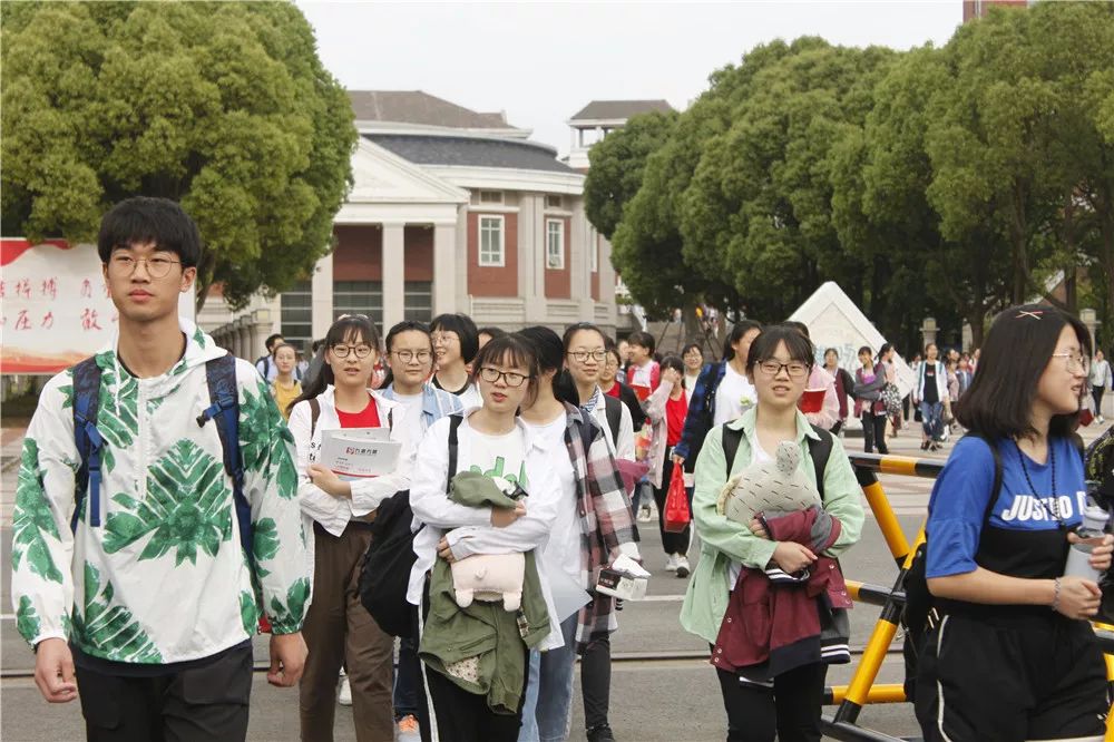 现场直击2019张家港高考第一天这些照片刷爆朋友圈