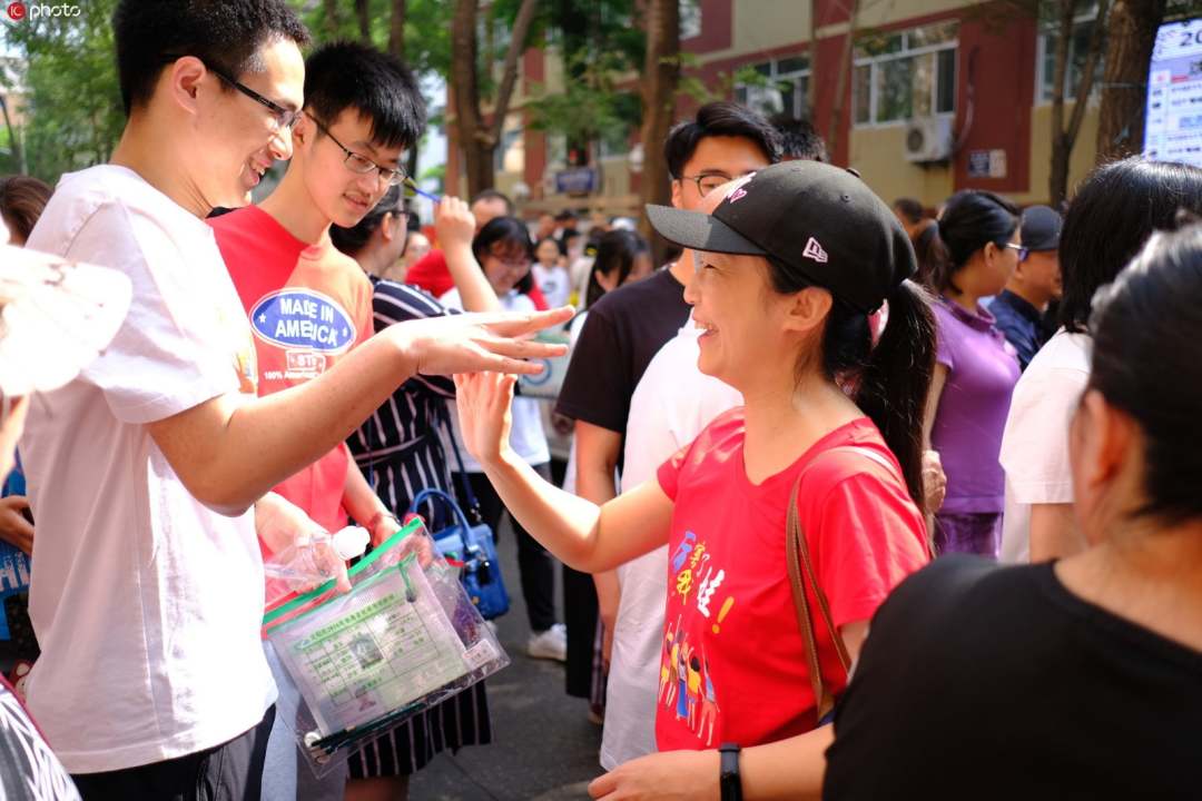 他们都在为你祝福:高考生们,加油!