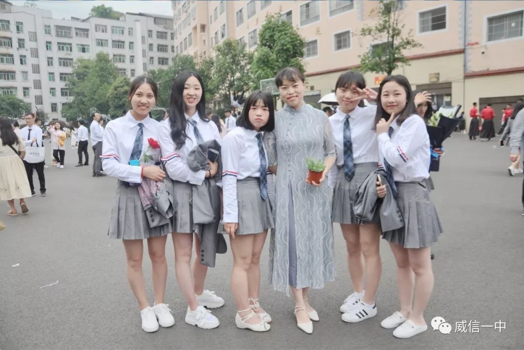 最美小学生毕业照 8ee529e7c54944b188e18411d56c8765.jpeg