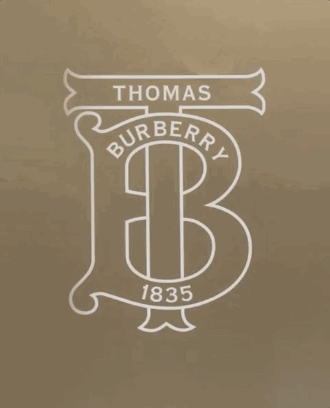 创意总监后的第一场秀上,也就是2019春夏系列,thomas burberrylogo
