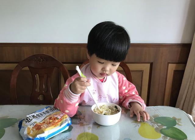                     儿科医生点名3种早餐娃别吃，难长个，家长还不当回事？都是教训