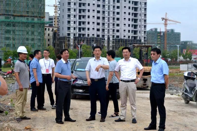 巡视结束后,庆承松,程红一行还考察了祁门一中新校区建设.