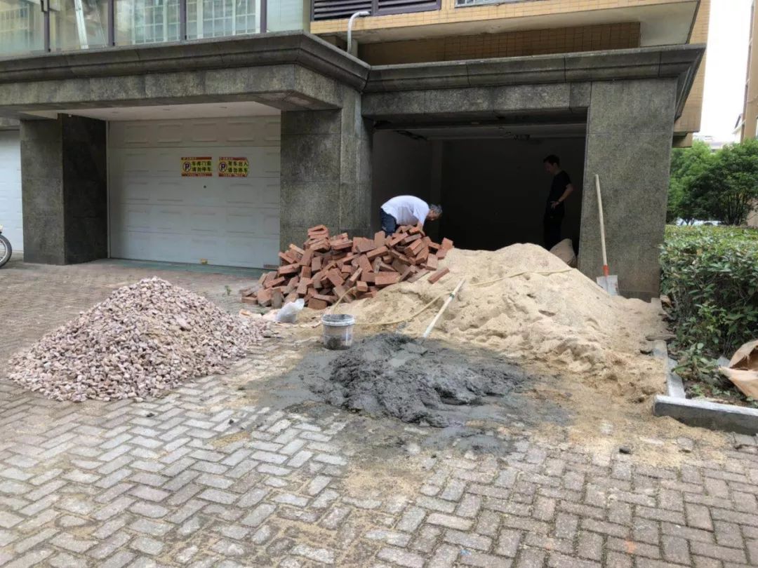 危险!江南春晓小区居民私挖地下室,邻居.....(附视频)_抚州