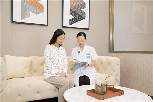 夏季坐月子的时候，除了不能吹风之外，也不能吹空调吗？