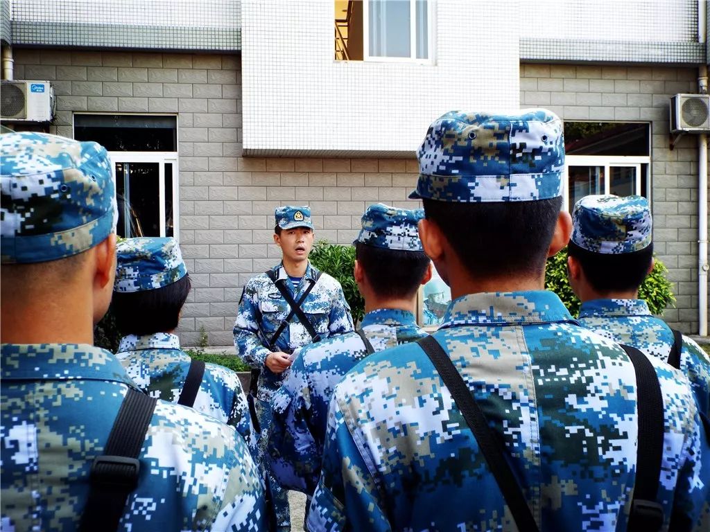 海军航空兵某训练团 全体官兵在端午佳节 对他们而言 南部战区海军某