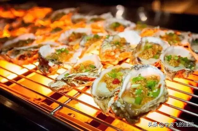 河螃蟹个个鲜活,很肥,烤扇贝非常入味