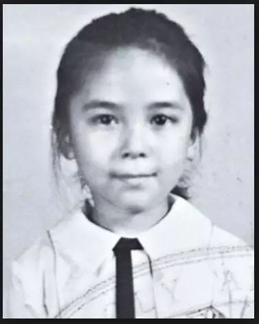 历届港姐童年照袁咏仪胡杏儿女大十八变想抱抱小时候的李嘉欣