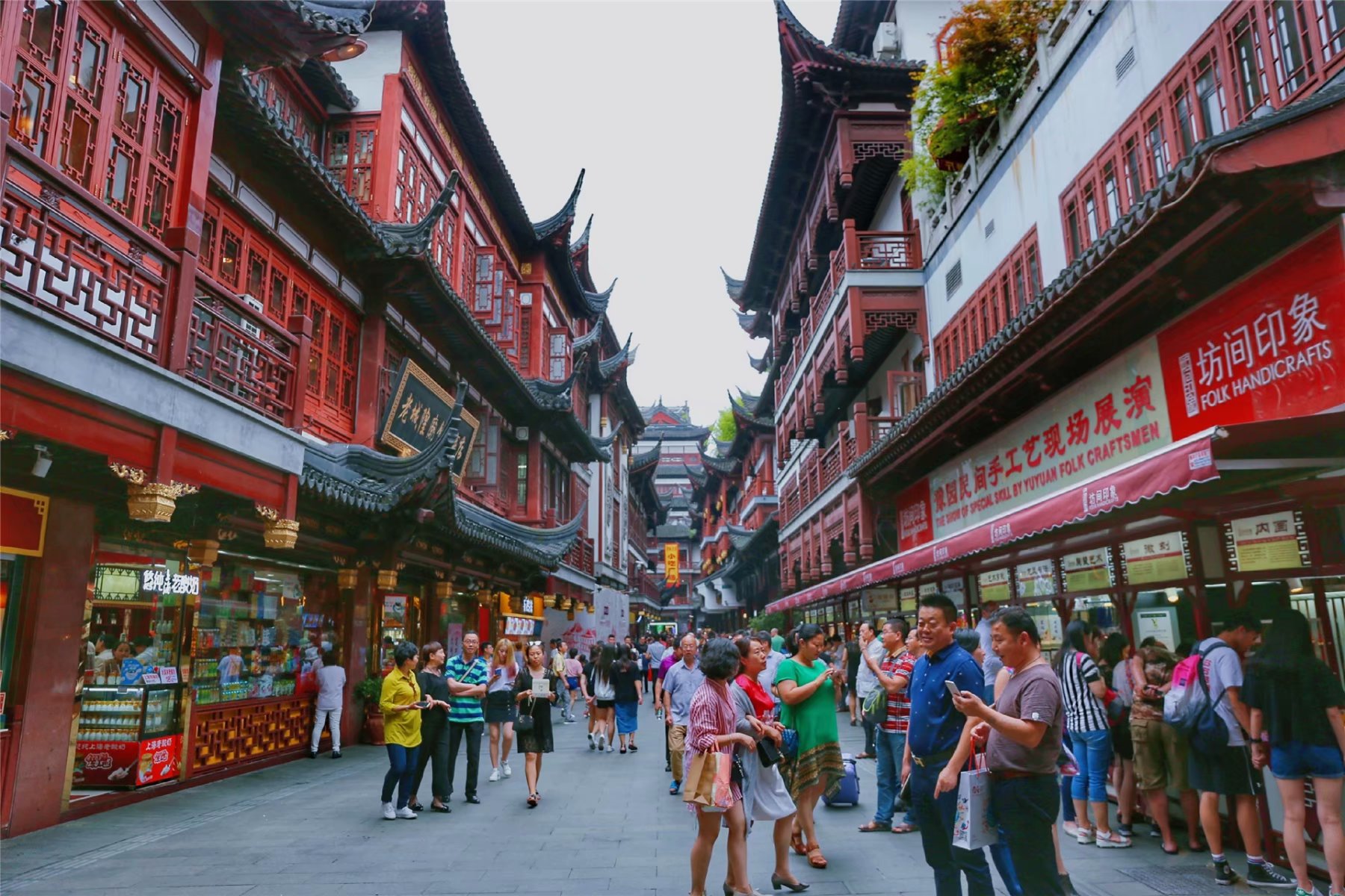 原本是祭祀之地，如今已成为遐迩闻名的美食街