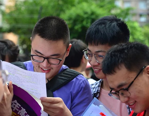 骗局六,帮忙申请助学金,高考补贴等