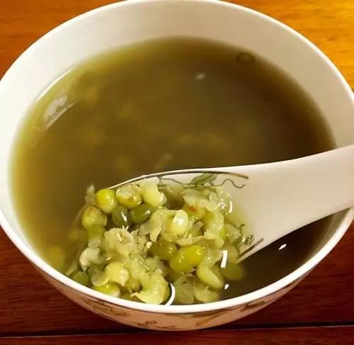 绿豆汤怎么熬 1df51aa2885d4f6b8da61514b24a893d.jpeg