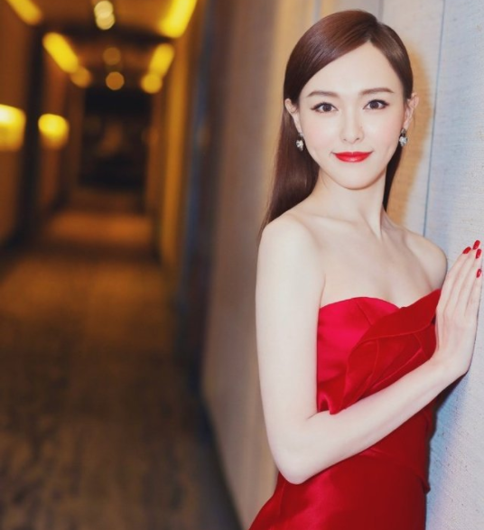 谁是娱乐圈最美的女星,杨幂杨颖唐嫣刘亦菲赵丽颖还是