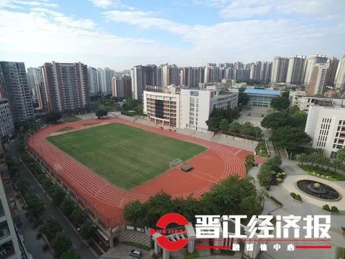 晋江一中足球场改造完毕将作为晋江2020世中运训练场地