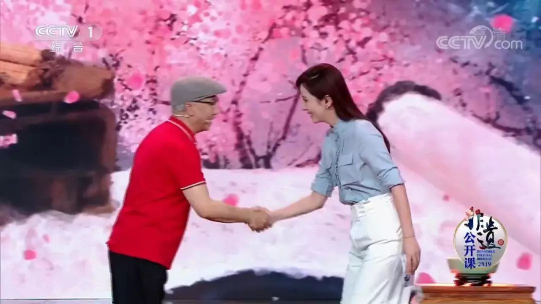 龙泉青瓷大师徐朝兴亮相央视综合频道《非遗公