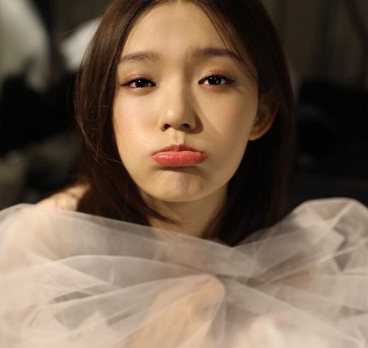 毛晓彤与林允原是好友 两人参加闺蜜婚礼,互动甚是开心激动