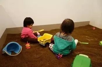                     女童身体发出阵阵臭味，一查下体竟塞入这么多异物…