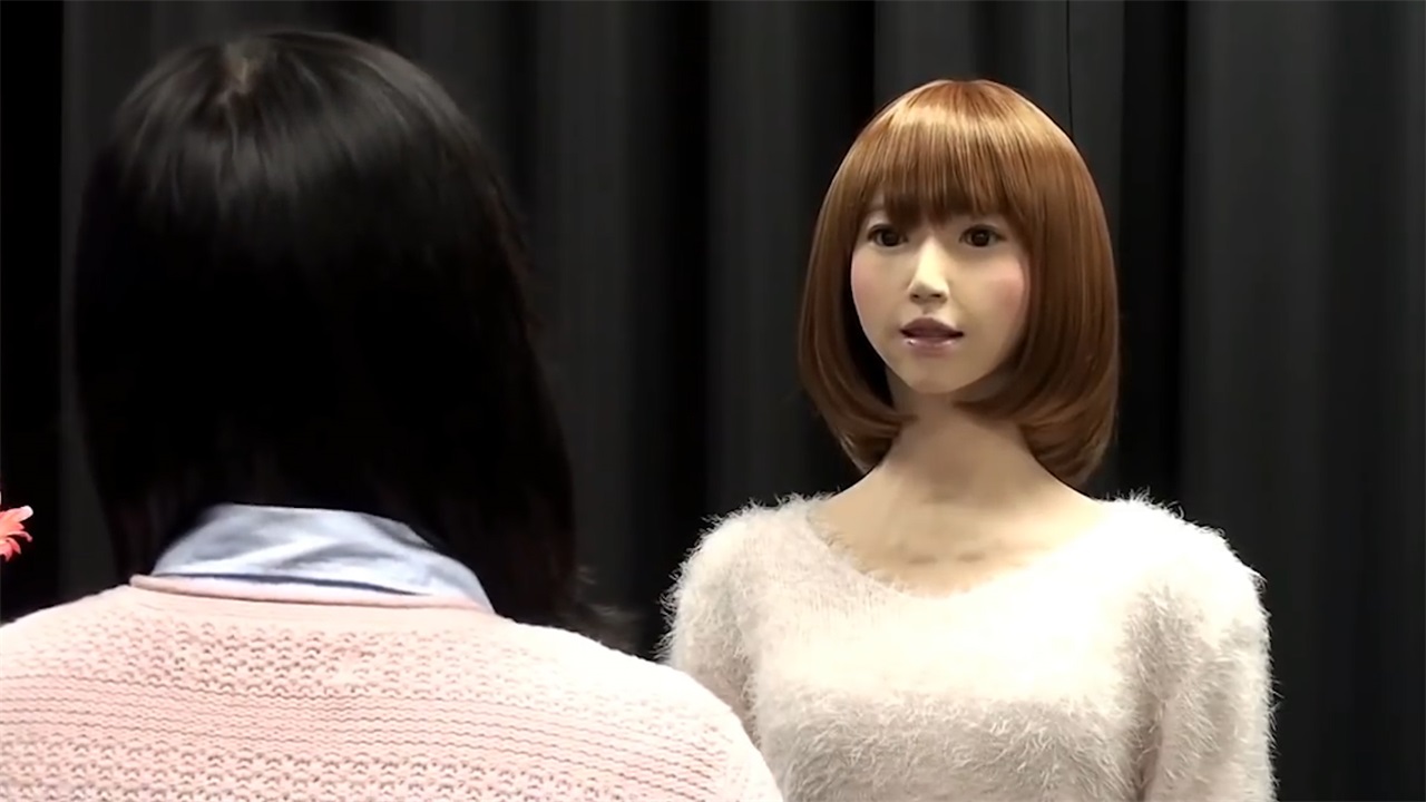 日本女性机器人大受欢迎,剥开美丽的外衣,里面的构造很冰冷