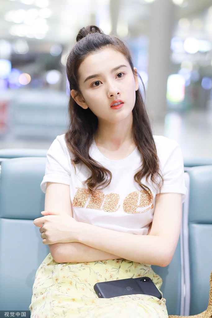 宋祖儿小表情超多鬼马精灵 歪头灿笑少女感十足