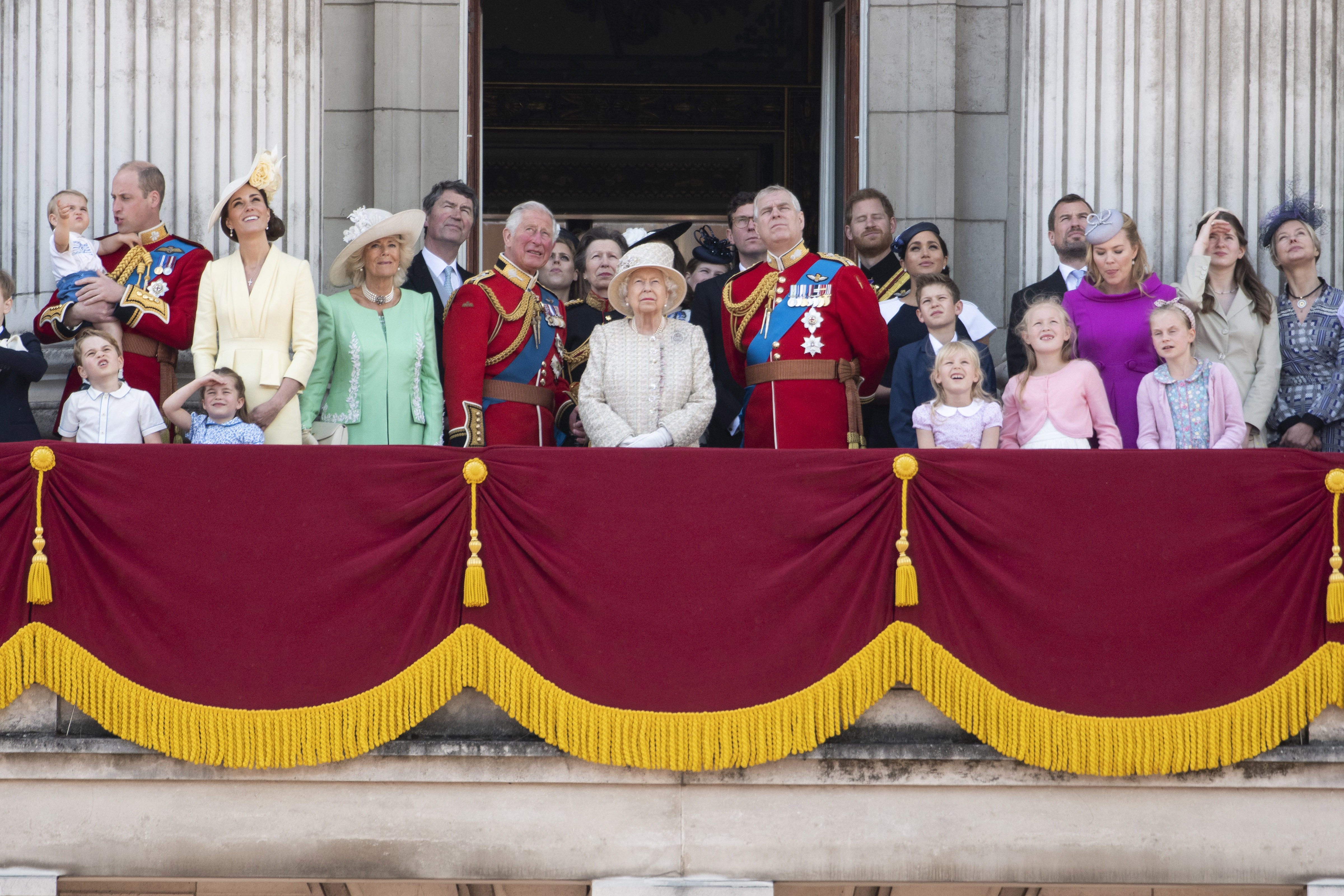 英女王93岁生日庆典在伦敦举行