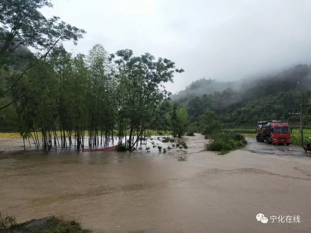 紧急提醒!安砂水库上午10点加大泄洪,请市民不要靠近河边!